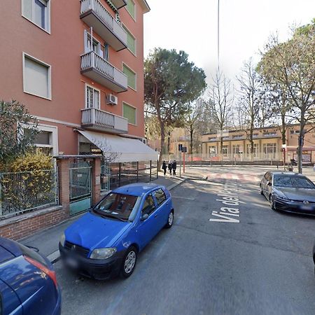 Spacious Three-Room Apartment In Saragozza Болонья Экстерьер фото