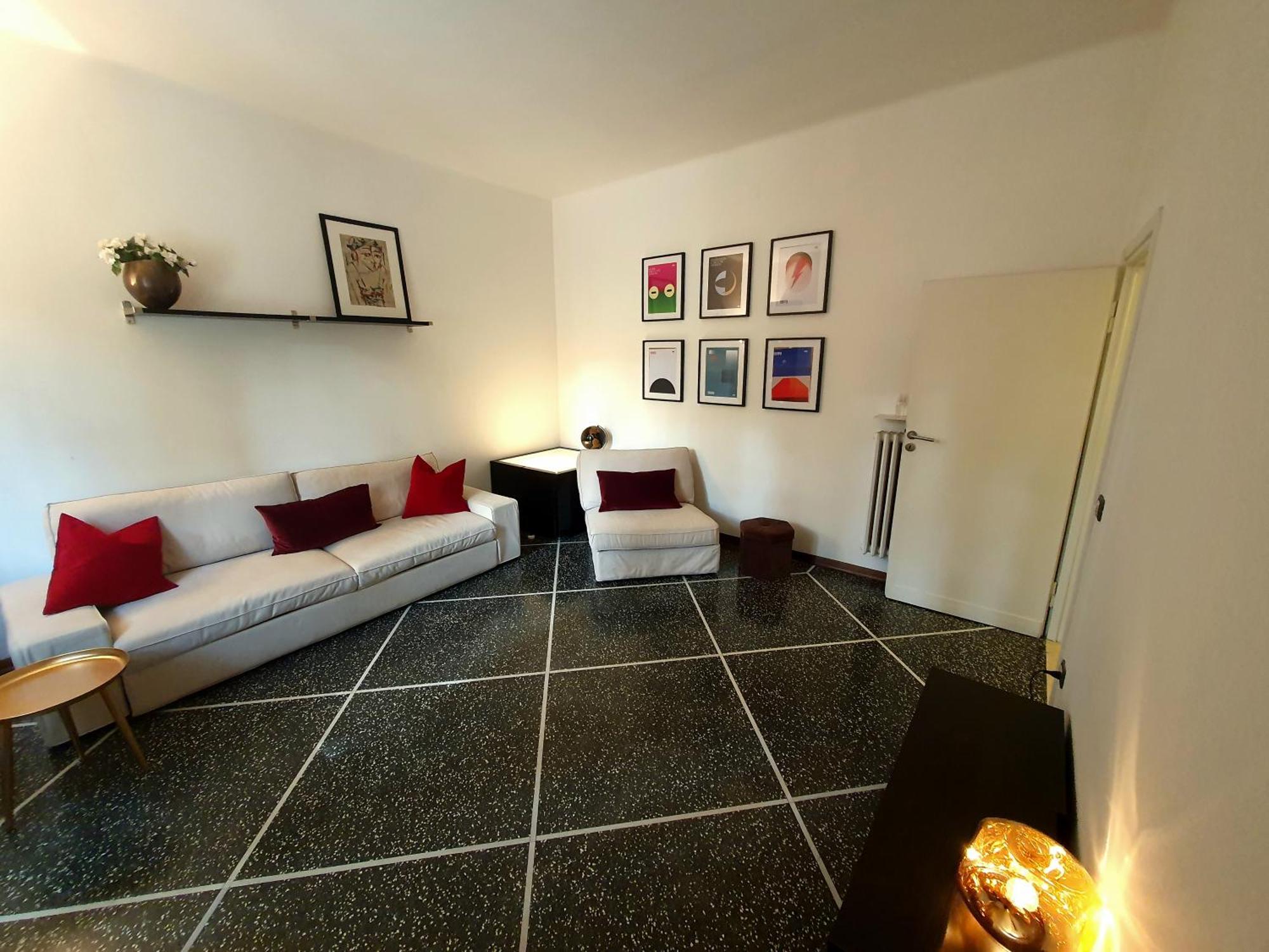 Spacious Three-Room Apartment In Saragozza Болонья Экстерьер фото