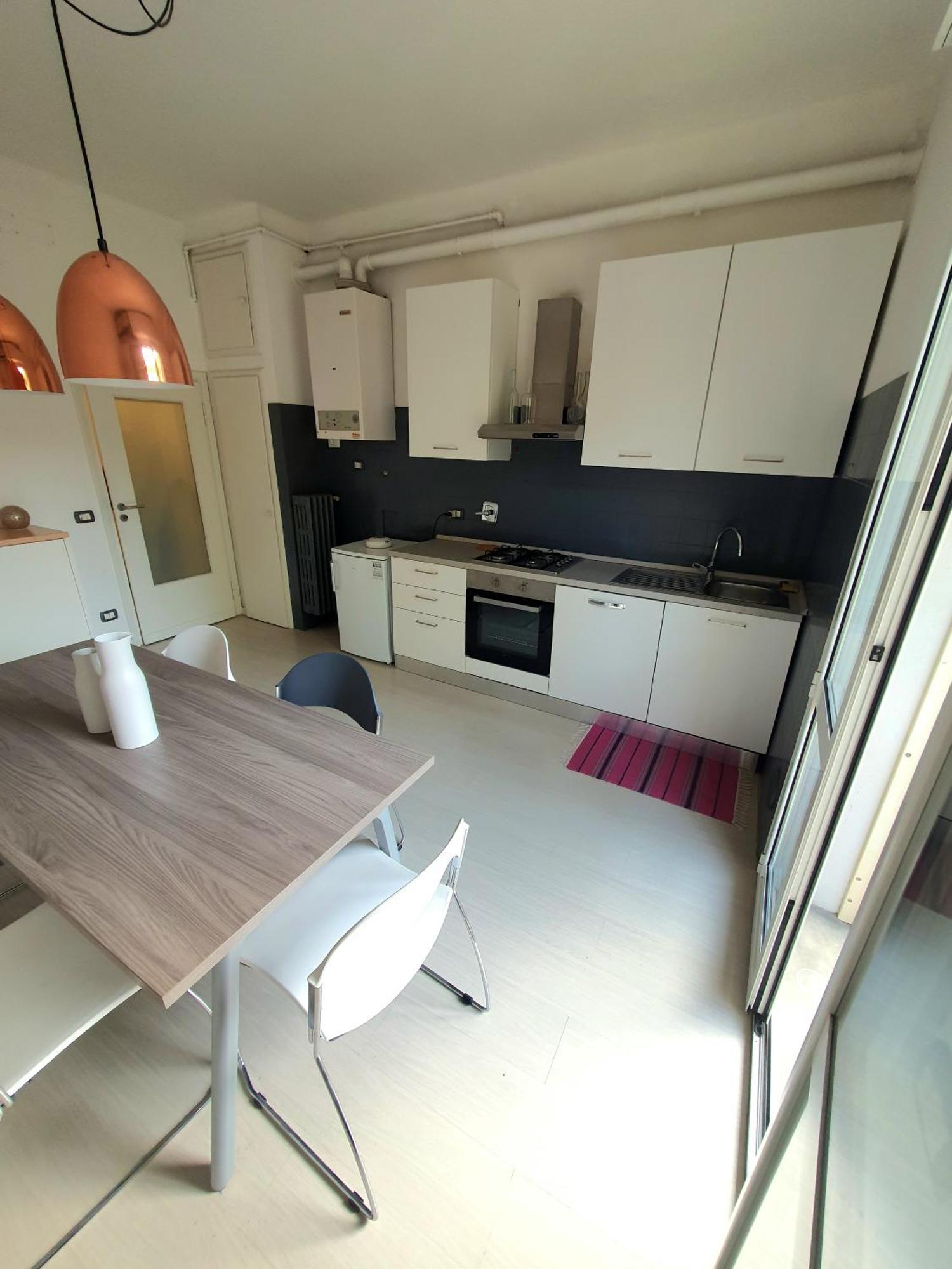 Spacious Three-Room Apartment In Saragozza Болонья Экстерьер фото