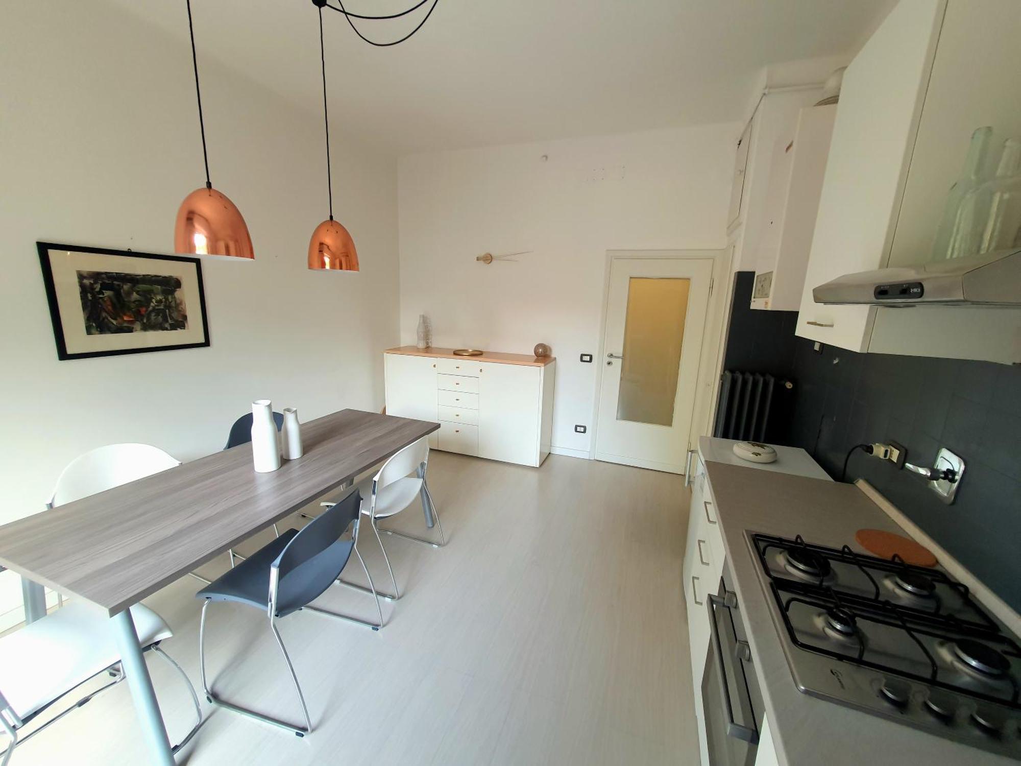Spacious Three-Room Apartment In Saragozza Болонья Экстерьер фото