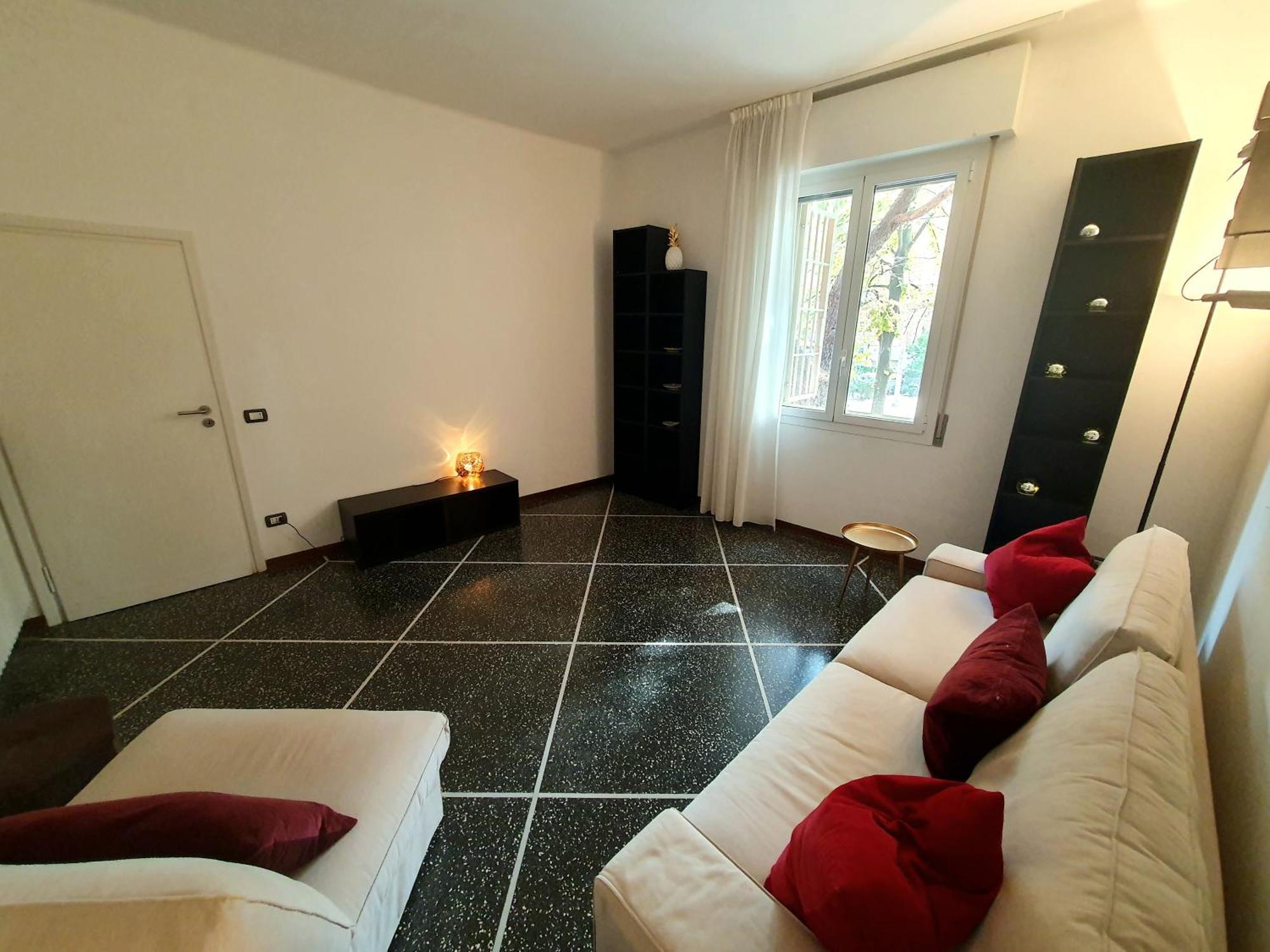 Spacious Three-Room Apartment In Saragozza Болонья Экстерьер фото