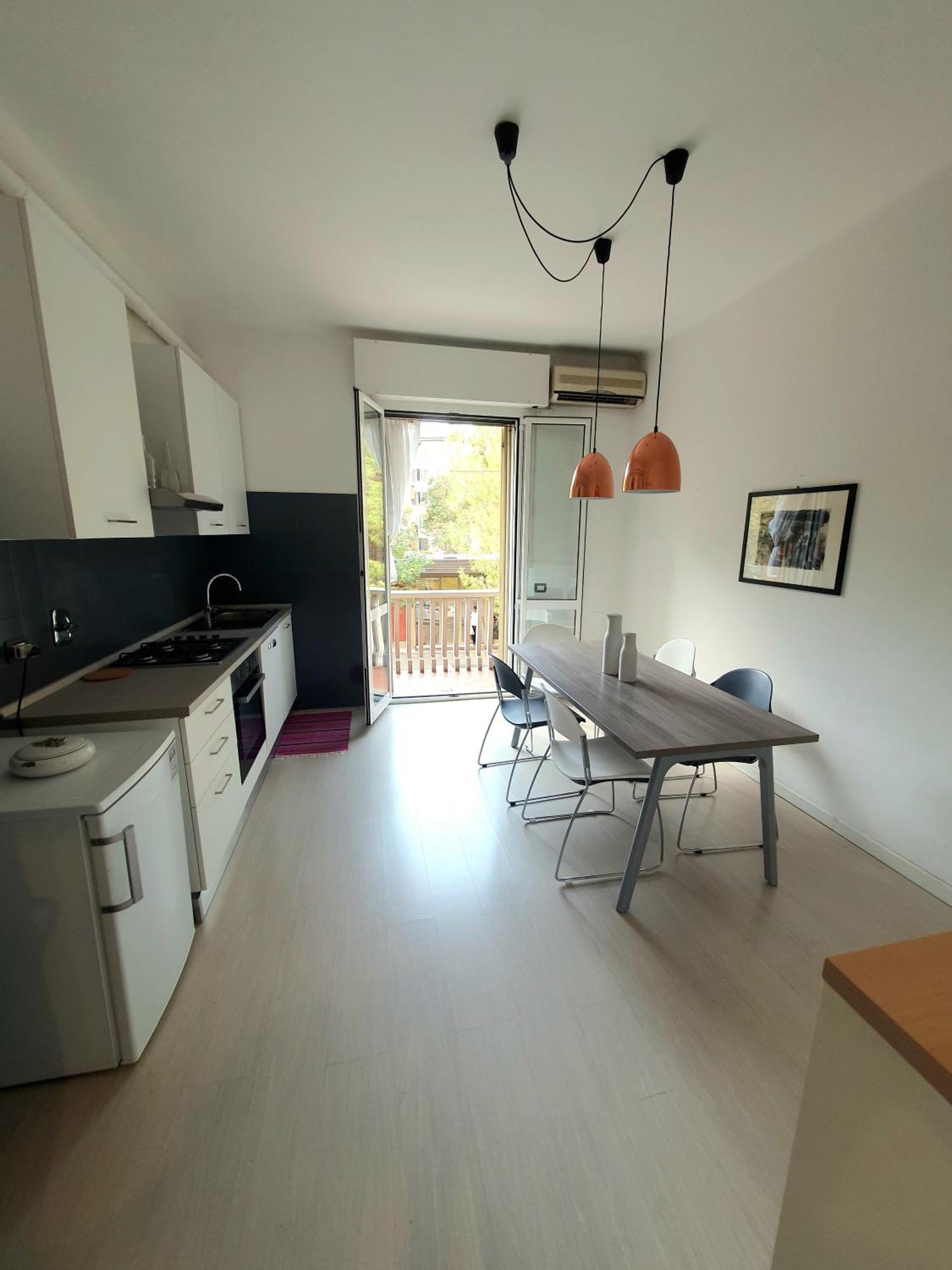 Spacious Three-Room Apartment In Saragozza Болонья Экстерьер фото